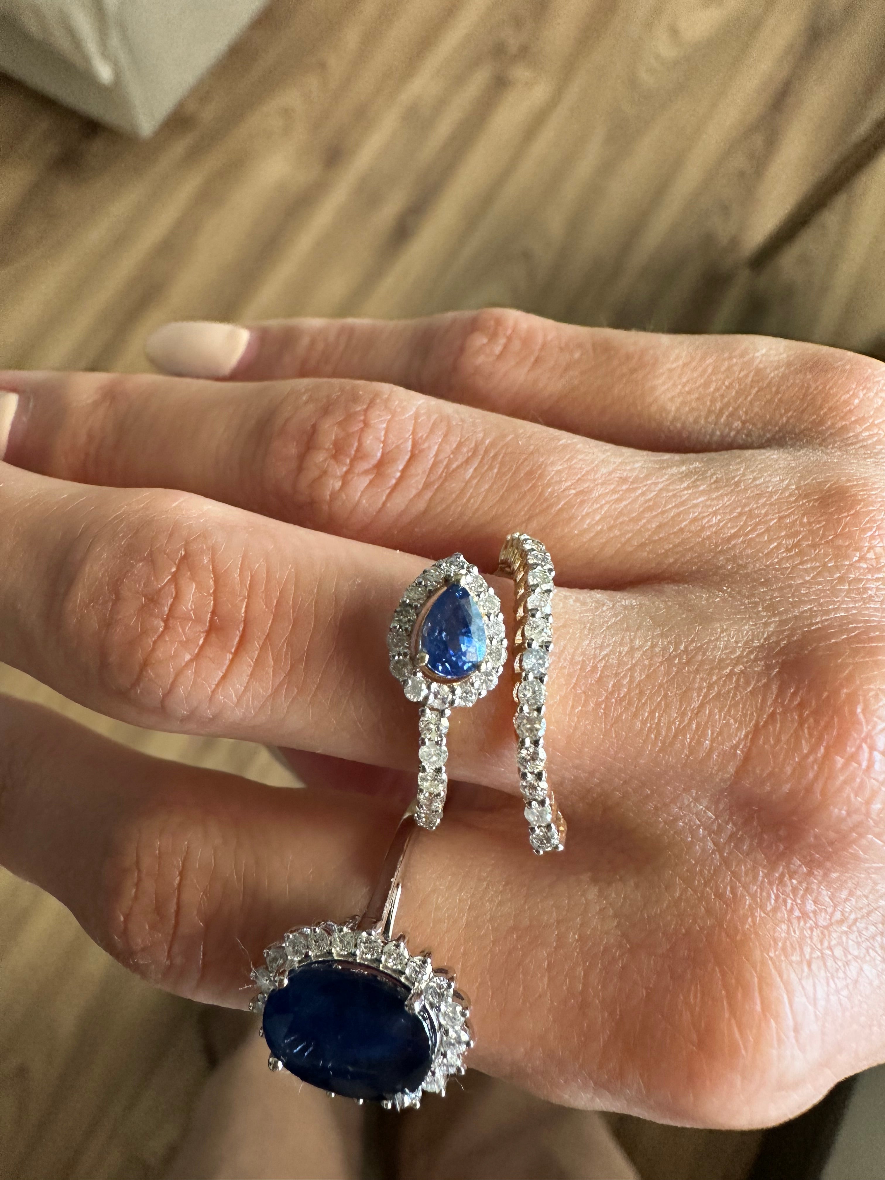 Anillo Zafiro Azul y Diamantes
