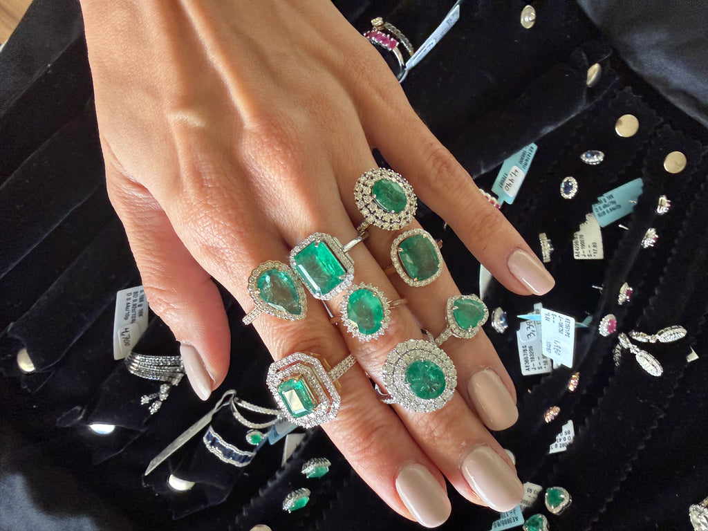 Anillo Esmeralda Corazón con Diamantes