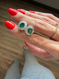 Aretes esmeralda ovalado con diamantes baguette
