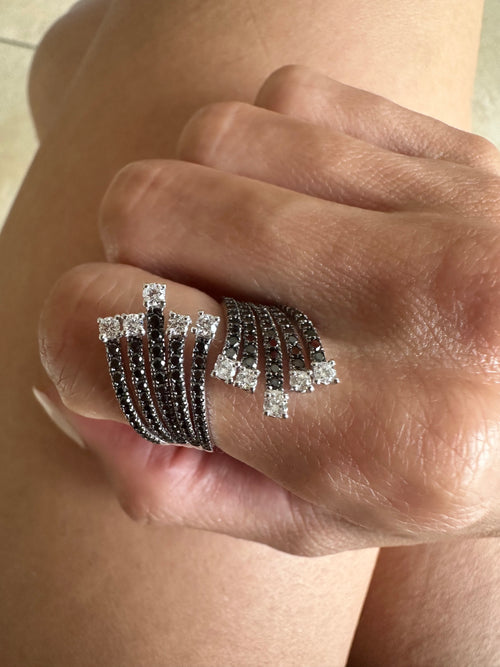 Anillo Diamantes Negros y Blancos