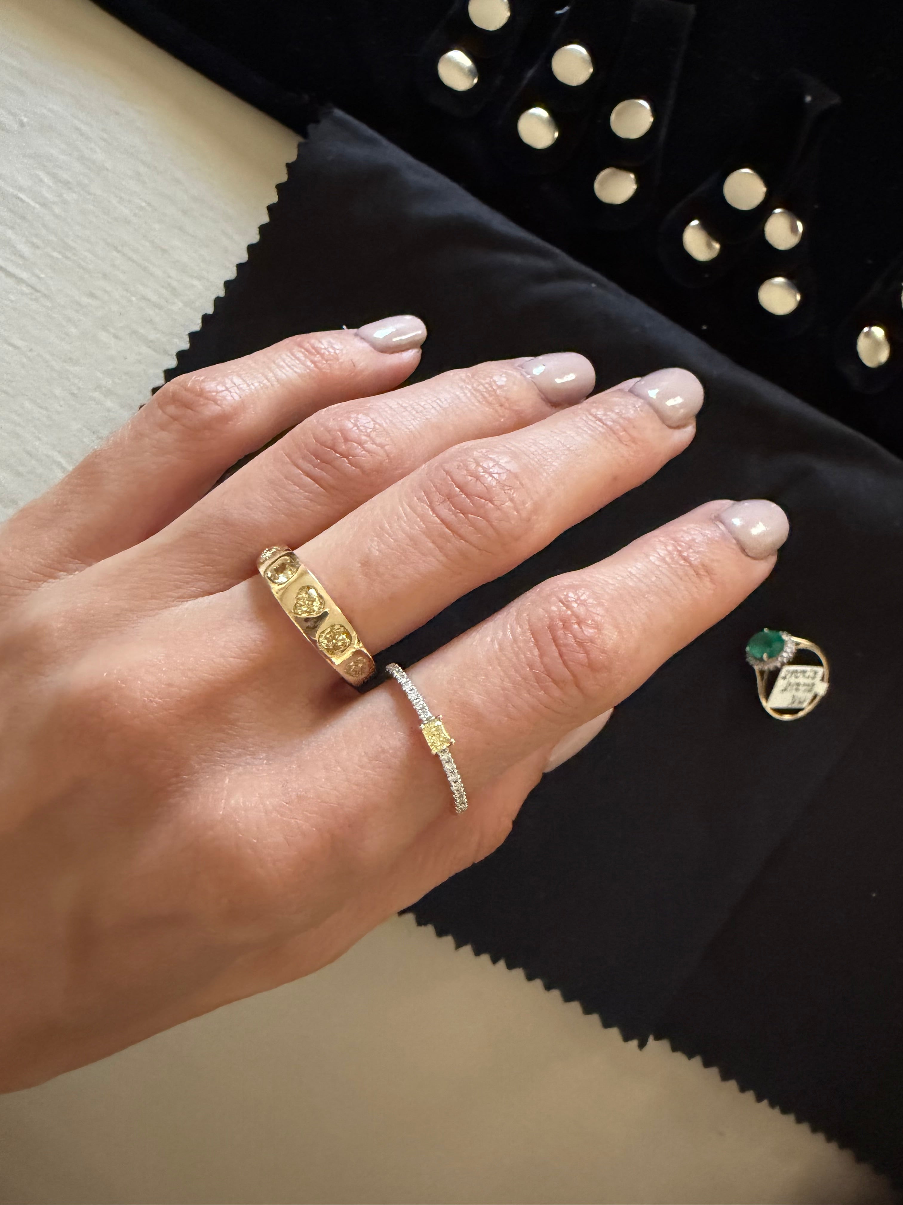 Anillo con Diamantes Amarillos