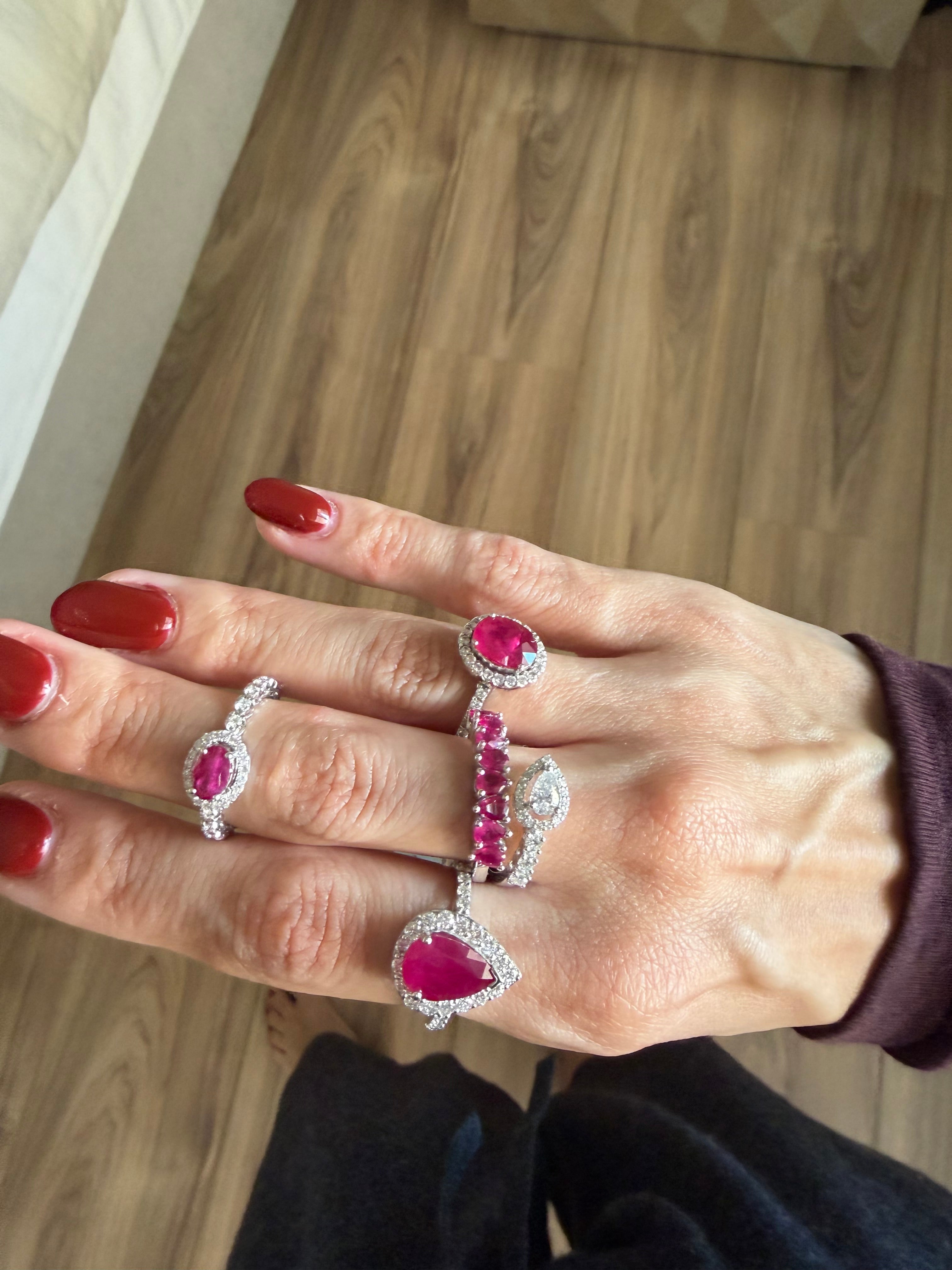 Anillo Rubi Ovalado y Diamantes