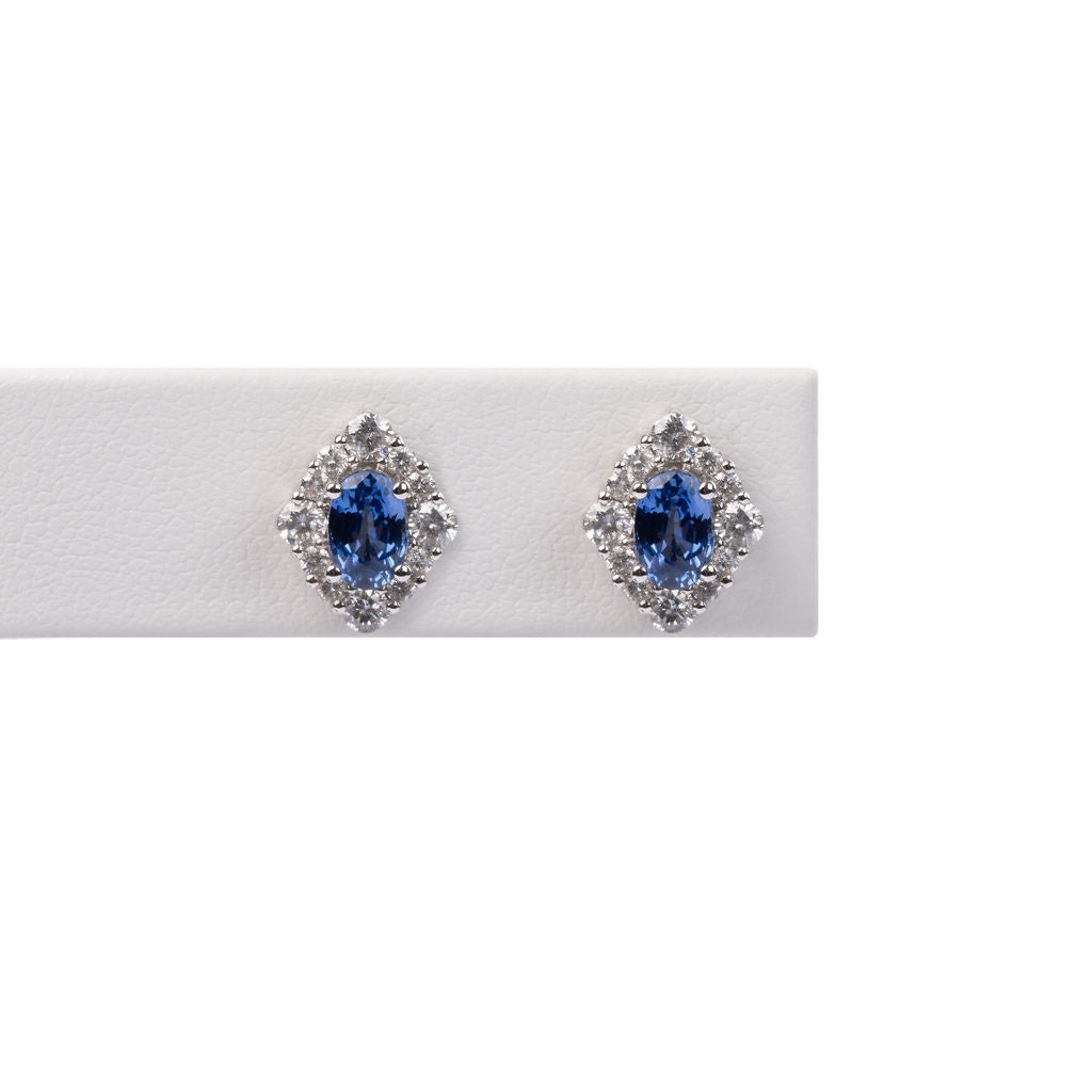 Aretes Zafiro Azul Ovalado y Diamantes Halo Rombo