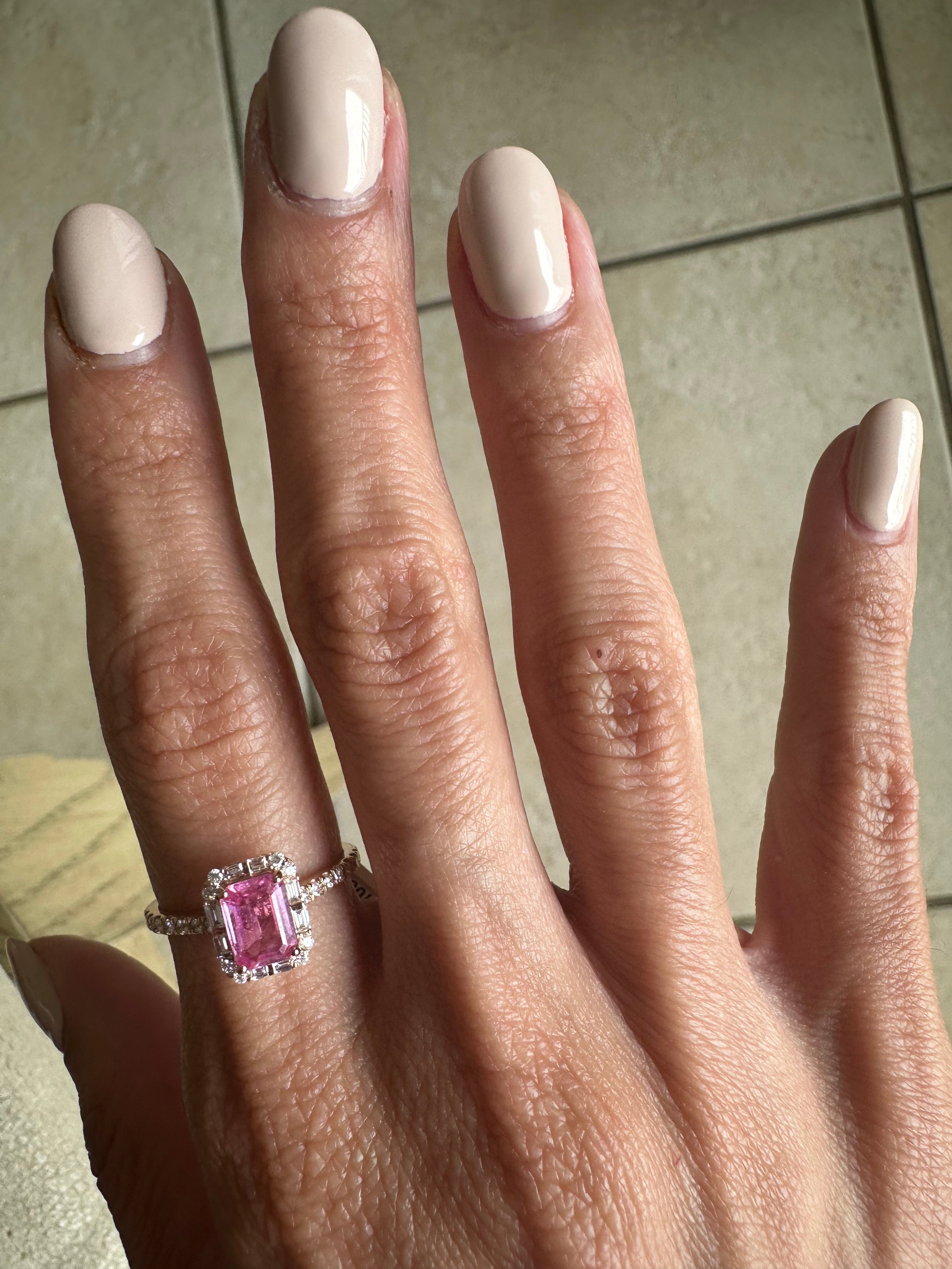 Anillo Zafiro Rosa con Diamantes